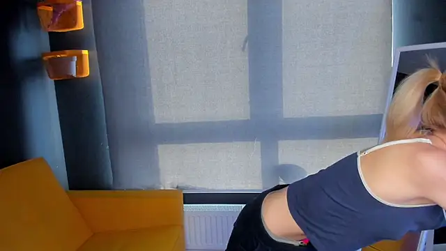 Snapshot of Moon_Silk chatting on February 6, 2026, 8:10 am Moon Silk online show from February 6, 2026, 8:10 am