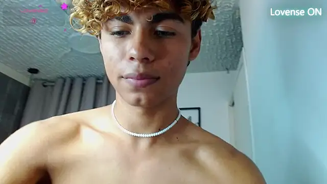 Anyelo Twink online show from July 4, 2026, 4:22 pm