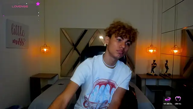 Anyelo Twink online show from July 26, 2026, 4:08 am