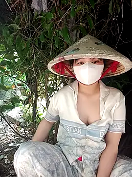 Snapshot of EnzxMoon02 chatting on February 2, 2026, 4:22 am EnzxMoon02 online show from February 2, 2026, 4:22 am