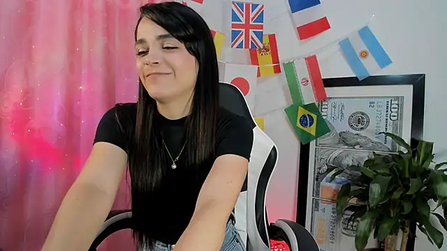 LucianaMoreau online show from July 9, 2026, 9:58 pm