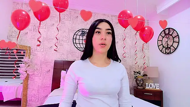 Snapshot of emily_clarkk_ chatting on February 7, 2026, 7:11 pm emily clarkk online show from February 7, 2026, 7:11 pm