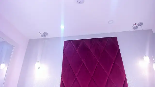 emily clarkk  online show from April 22, 2026, 8:04 pm