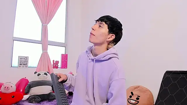 Maiky Cooper01 online show from April 16, 2026, 2:40 pm