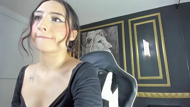 Snapshot of emma_hiltonn_ chatting on February 10, 2026, 2:10 am emma hiltonn online show from February 10, 2026, 2:10 am