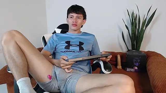 Snapshot of DarrenColleen chatting on February 25, 2026, 10:59 am DarrenColleen online show from February 25, 2026, 10:59 am