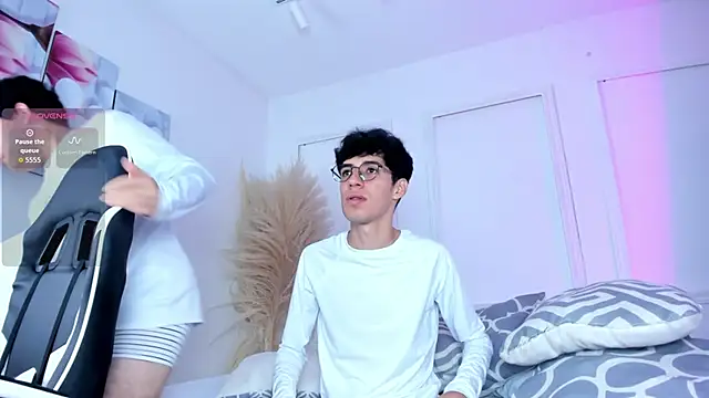 Snapshot of ian_and_austin chatting on January 13, 2026, 12:53 pm ian and austin online show from January 13, 2026, 12:53 pm