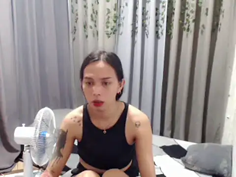 LOVELYMAYUMIE online show from December 18, 2024, 1:37 am