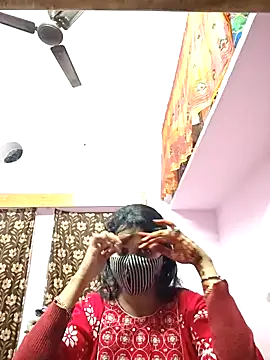 Priyaji7575 online show from January 13, 2026, 1:04 pm