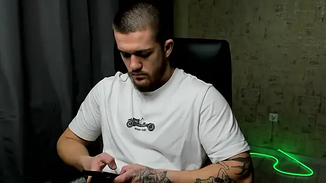 Snapshot of Well_boy chatting on January 13, 2026, 6:56 pm Well boy online show from January 13, 2026, 6:56 pm