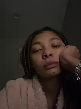 Snapshot of sunandmoonplay chatting on January 11, 2026, 10:33 am sunandmoonplay online show from January 11, 2026, 10:33 am