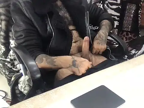 Snapshot of BlazeHart chatting on January 11, 2026, 2:35 pm BlazeHart online show from January 11, 2026, 2:35 pm