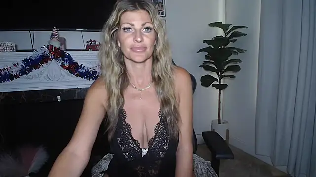 kaitlyncollins26 online show from June 18, 2026, 12:32 pm