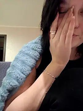 VelvetQueenXx online show from January 14, 2026, 9:40 pm