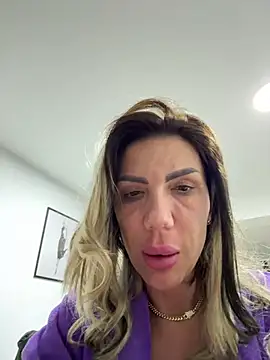 Snapshot of Missolevelvet chatting on February 21, 2026, 10:45 pm Missolevelvet online show from February 21, 2026, 10:45 pm