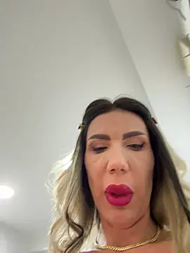 Snapshot of Missolevelvet chatting on February 20, 2026, 10:01 pm Missolevelvet online show from February 20, 2026, 10:01 pm