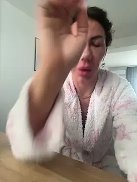 Snapshot of Missolevelvet chatting on February 23, 2026, 7:31 am Missolevelvet online show from February 23, 2026, 7:31 am