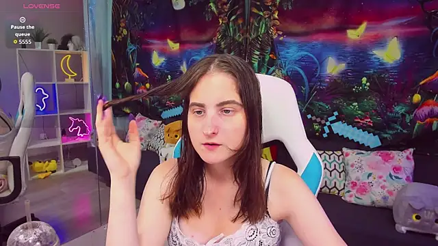 KiraDuvall online show from June 7, 2026, 6:57 pm