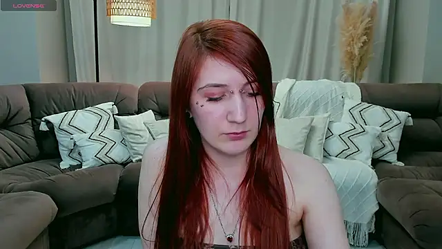 Snapshot of Polly_Sweet chatting on February 7, 2026, 6:49 pm Polly Sweet online show from February 7, 2026, 6:49 pm