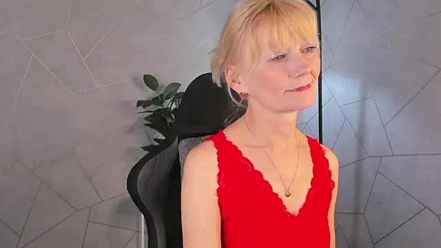 Julie Lucas online show from May 14, 2026, 12:07 am