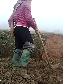 LingLing002 online show from February 19, 2026, 1:46 am