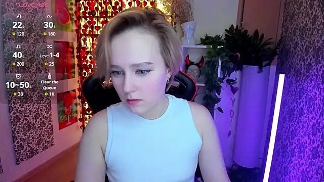 Snapshot of Ellie_Heavenly chatting on February 18, 2026, 8:55 am Ellie Heavenly online show from February 18, 2026, 8:55 am