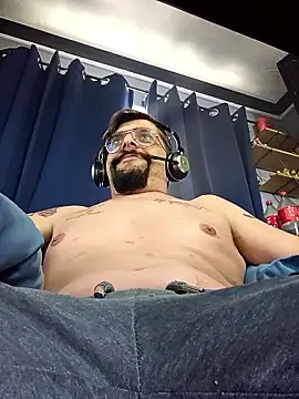 Snapshot of bigdickneedsloving chatting on January 13, 2026, 2:32 pm bigdickneedsloving online show from January 13, 2026, 2:32 pm