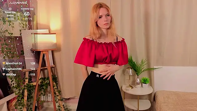 Snapshot of JuanaSumma chatting on April 1, 2026, 1:41 pm JuanaSumma online show from April 1, 2026, 1:41 pm