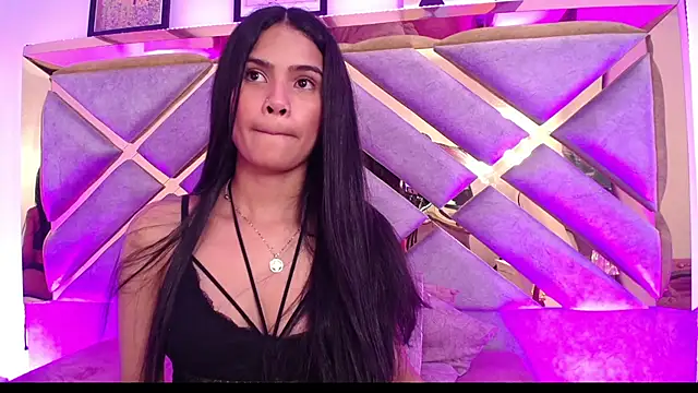 Violet Collins1 online show from April 3, 2026, 7:48 am