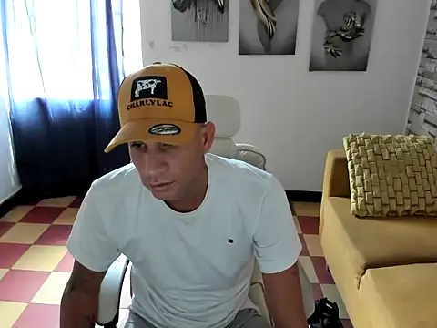 danisegura online show from January 13, 2026, 2:43 pm