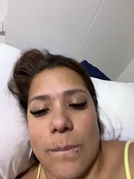 Snapshot of Pretty__Milf chatting on April 5, 2026, 11:33 pm Pretty Milf online show from April 5, 2026, 11:33 pm