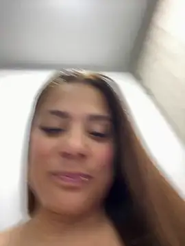 Pretty  Milf online show from April 22, 2026, 1:23 am