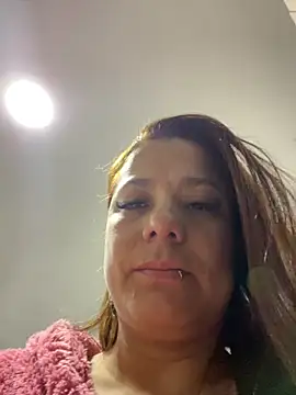 Snapshot of Pretty__Milf chatting on April 12, 2026, 10:18 am Pretty Milf online show from April 12, 2026, 10:18 am