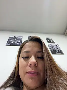 Snapshot of Pretty__Milf chatting on March 15, 2026, 10:00 am Pretty Milf online show from March 15, 2026, 10:00 am