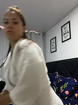 Snapshot of Pretty__Milf chatting on March 31, 2026, 10:45 pm Pretty Milf online show from March 31, 2026, 10:45 pm