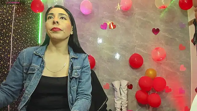 adellelennoxx online show from February 20, 2026, 2:19 pm