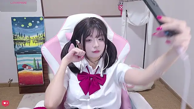 Qiqiiii-05 online show from July 19, 2026, 1:19 pm
