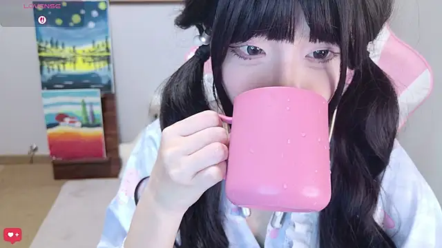 Qiqiiii-05 online show from July 14, 2026, 12:22 pm
