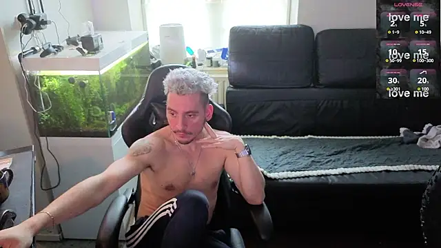 Rayzel White online show from February 9, 2026, 12:25 pm