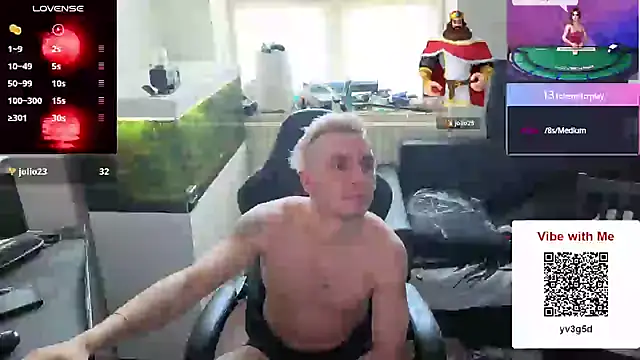 Rayzel White online show from May 14, 2026, 3:42 pm