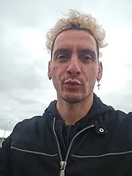 Rayzel White online show from July 3, 2026, 11:28 am