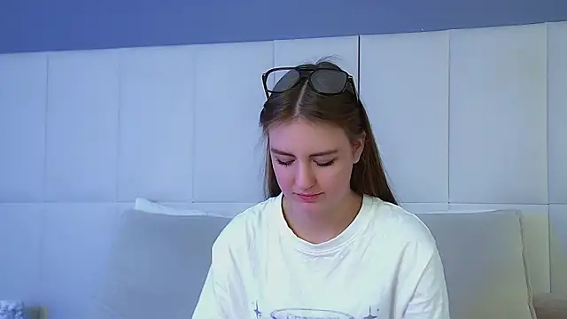 Snapshot of SofiaSarvain chatting on February 5, 2026, 6:31 am SofiaSarvain online show from February 5, 2026, 6:31 am