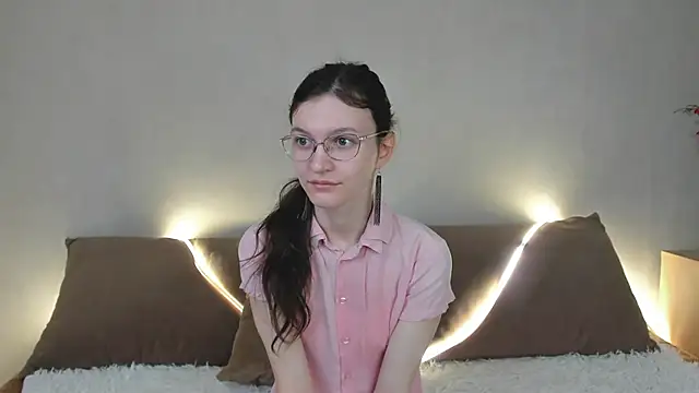 ThoraMarola online show from March 26, 2026, 5:06 am