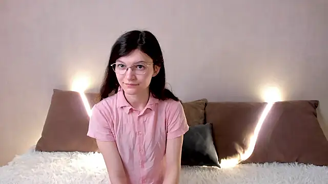 ThoraMarola online show from April 22, 2026, 6:53 am