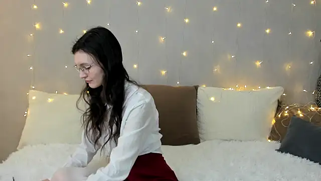 ThoraMarola online show from February 6, 2026, 4:41 am