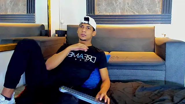 ALEX KEITH26 online show from February 4, 2026, 12:33 pm