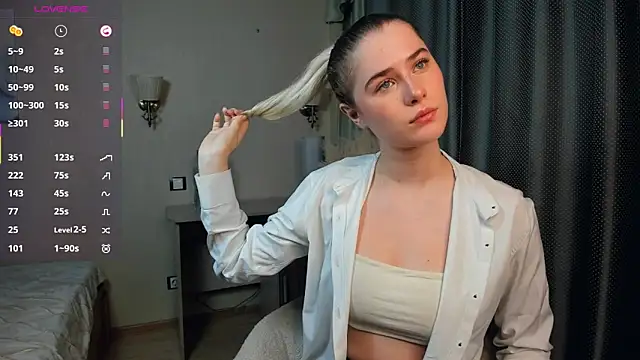 LuanaFincel online show from February 11, 2026, 1:05 am