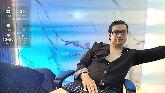 Danner Alaia online show from February 6, 2026, 7:43 pm