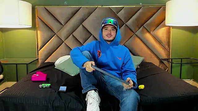 Snapshot of Salvattore_Muller chatting on February 19, 2026, 11:01 pm Salvattore Muller online show from February 19, 2026, 11:01 pm