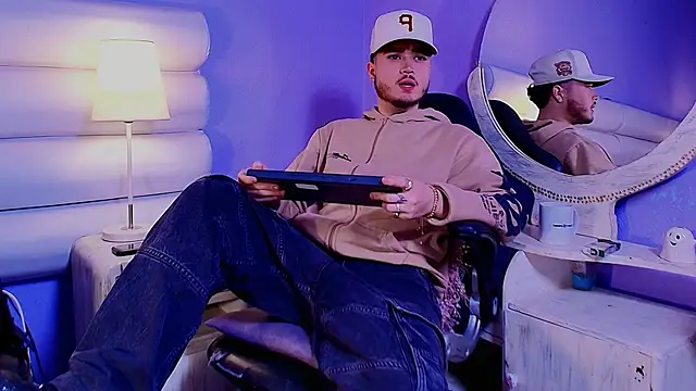 Snapshot of Salvattore_Muller chatting on February 4, 2026, 1:22 am Salvattore Muller online show from February 4, 2026, 1:22 am